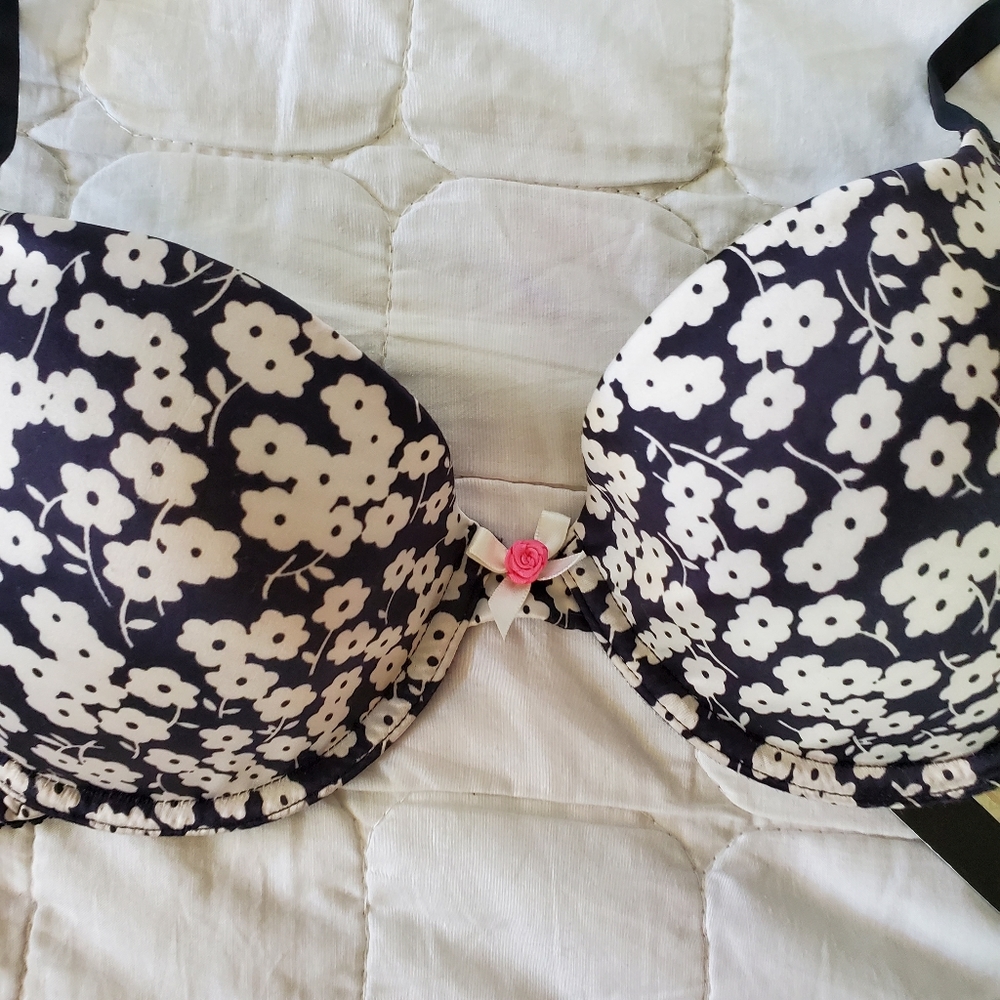 New D&G bras - Picture 2 of 11